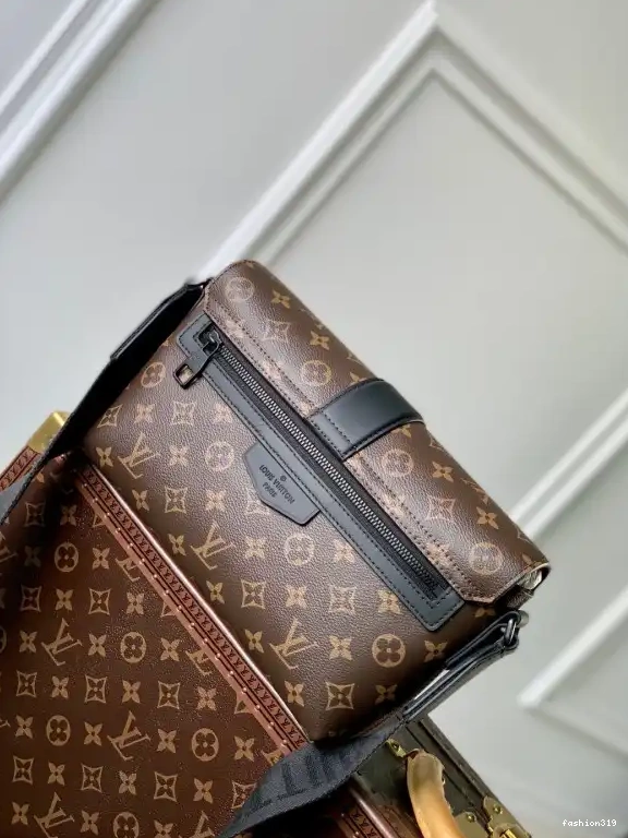 S-Cape Messenger LOUIS VUITTON 0405